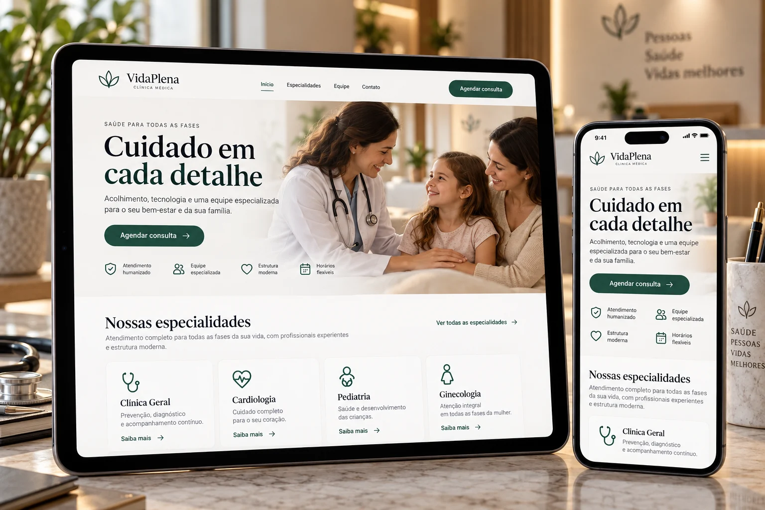 Estudo visual de site para clínica exibido em tablet e celular